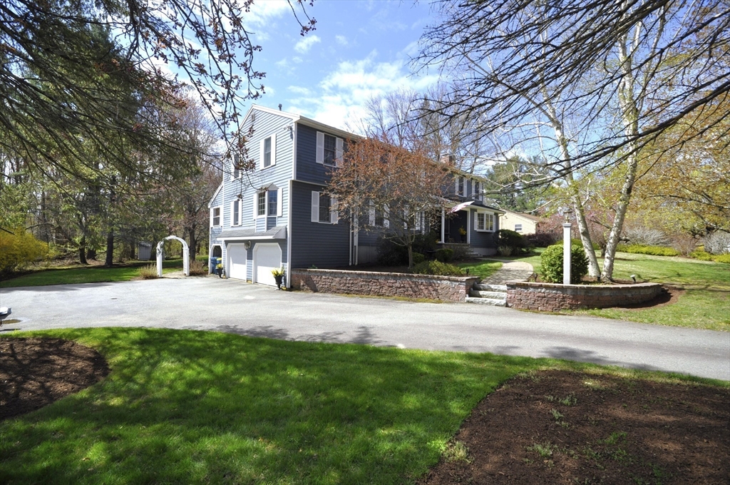 81 Amber Dr
