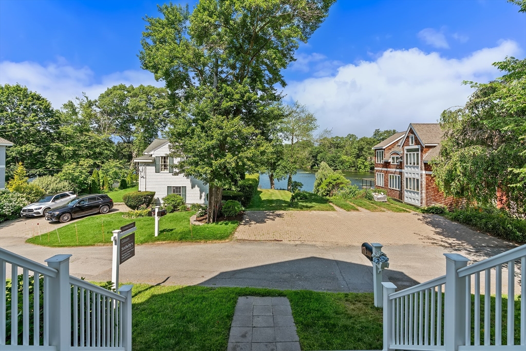 5 Crest Rd