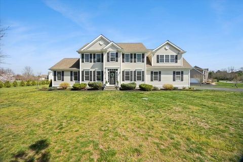 1 Quequechan Cir Lakeville MA 02347