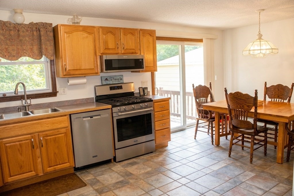 19 Long Pond Road, Tyngsborough, MA Photo #6