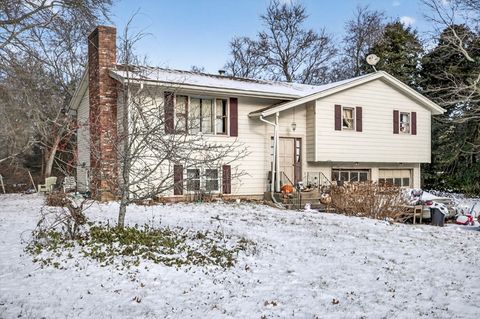 31 Brookwood Dr Westport MA 02790