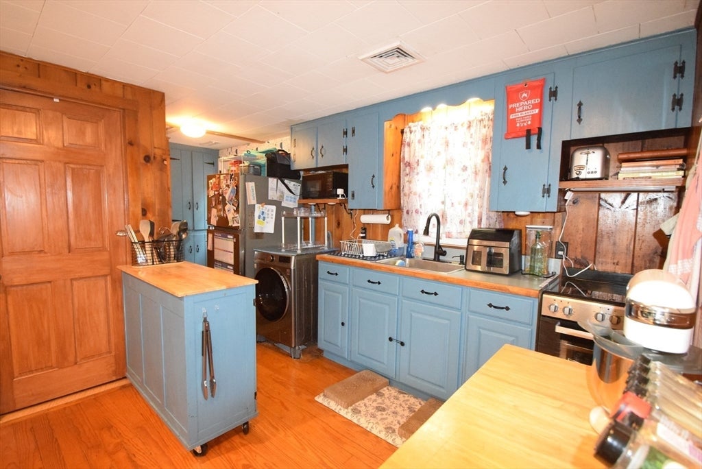 16 Circuit Rd E, Yarmouth, MA Photo #5