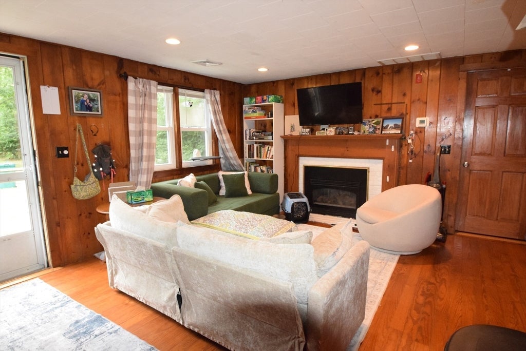 16 Circuit Rd E, Yarmouth, MA Photo #2