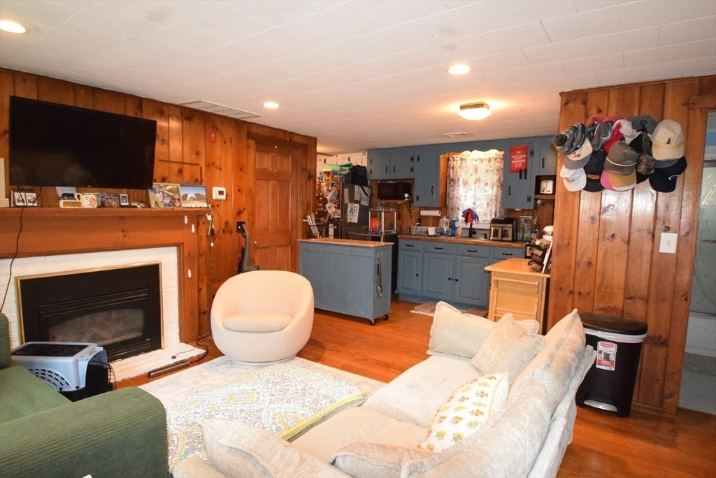 16 Circuit Rd E, Yarmouth, MA Photo #3