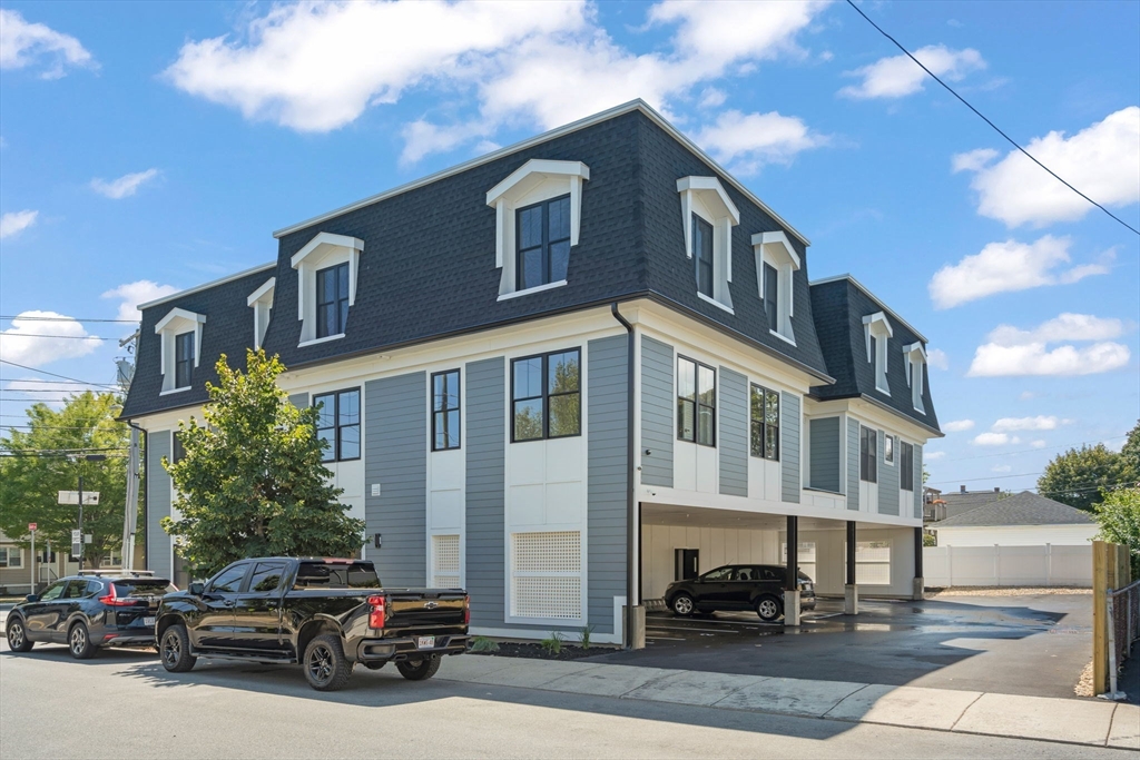 260 Elm St