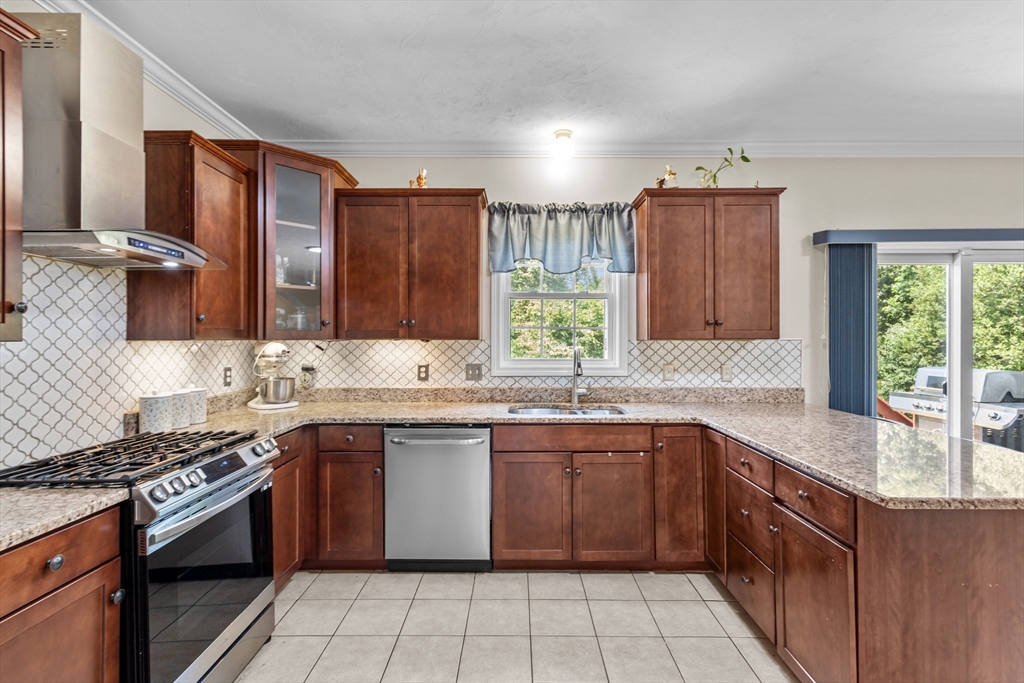 30 Willow Creek Dr, Attleboro, MA Photo #9