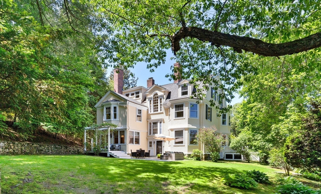 10 Eliot Road