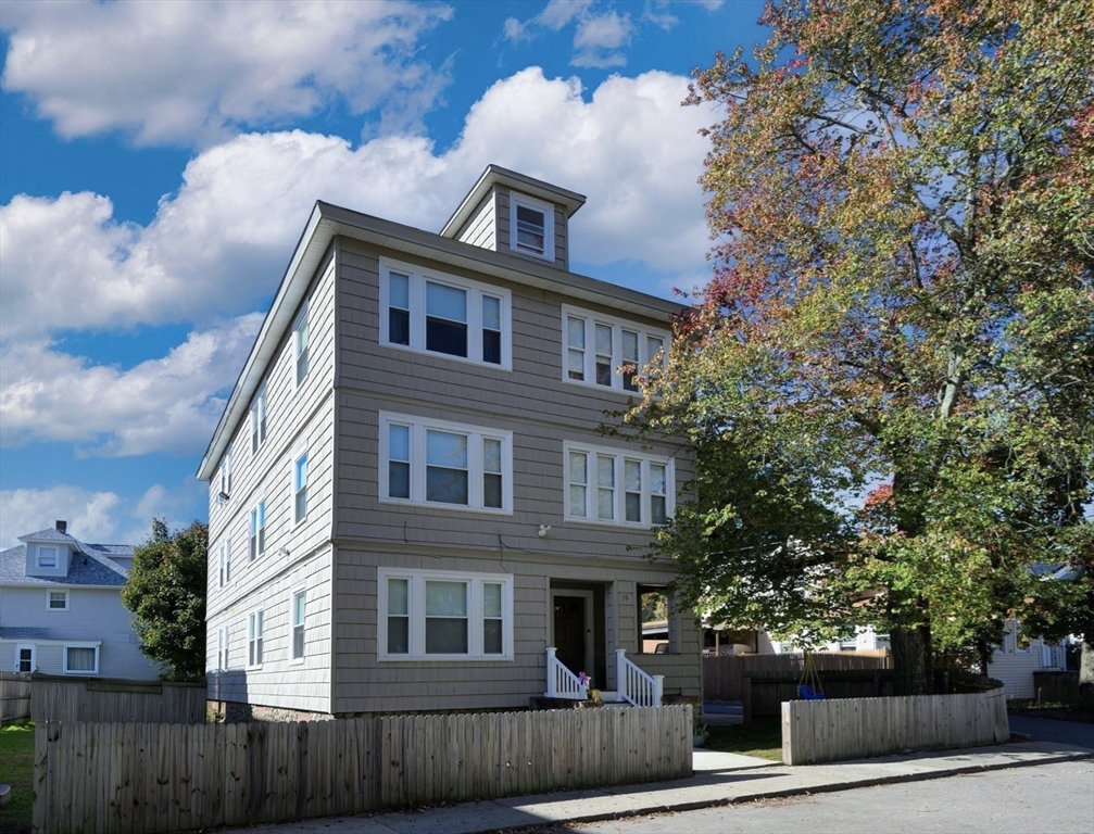 Click for 19 Oliver St #2, Milford, MA slideshow Click for 19 Oliver St #2, Milford, MA slideshow