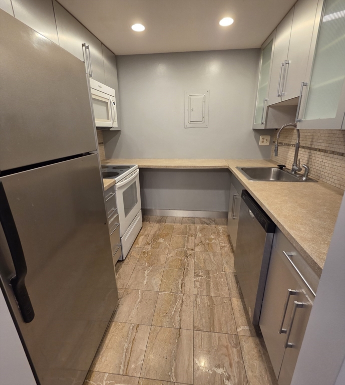 50-56 Broadlawn Park 410