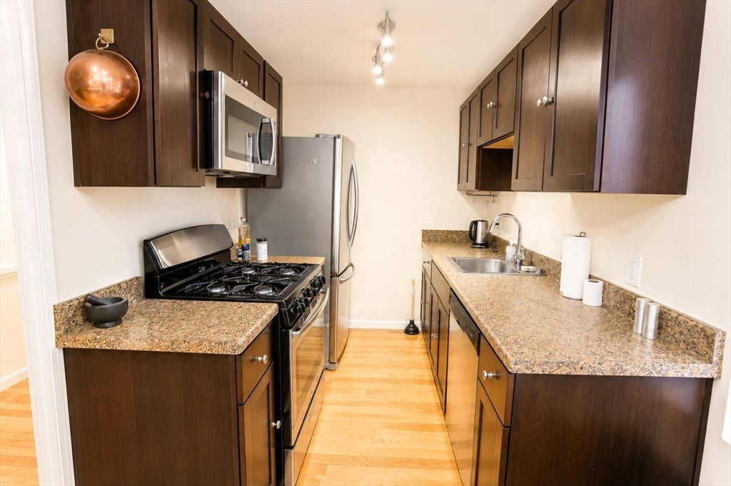 11 Albemarle St 1