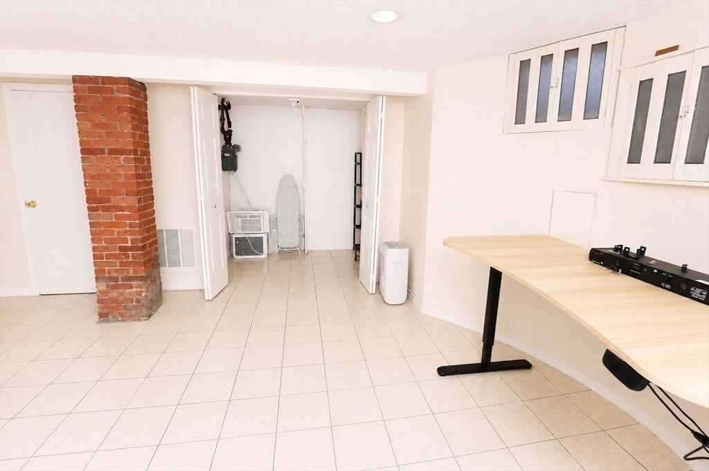 11 Albemarle St #1, Boston, MA Photo #8