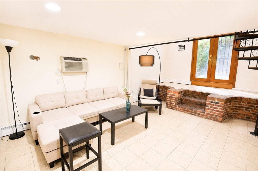 11 Albemarle St #1, Boston, MA Photo #7