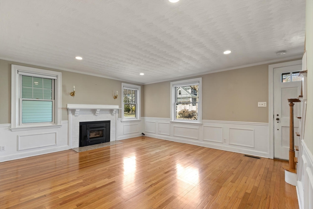 37 Ledgelawn Ave