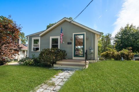 11 Brockton Ave Carver MA 02330