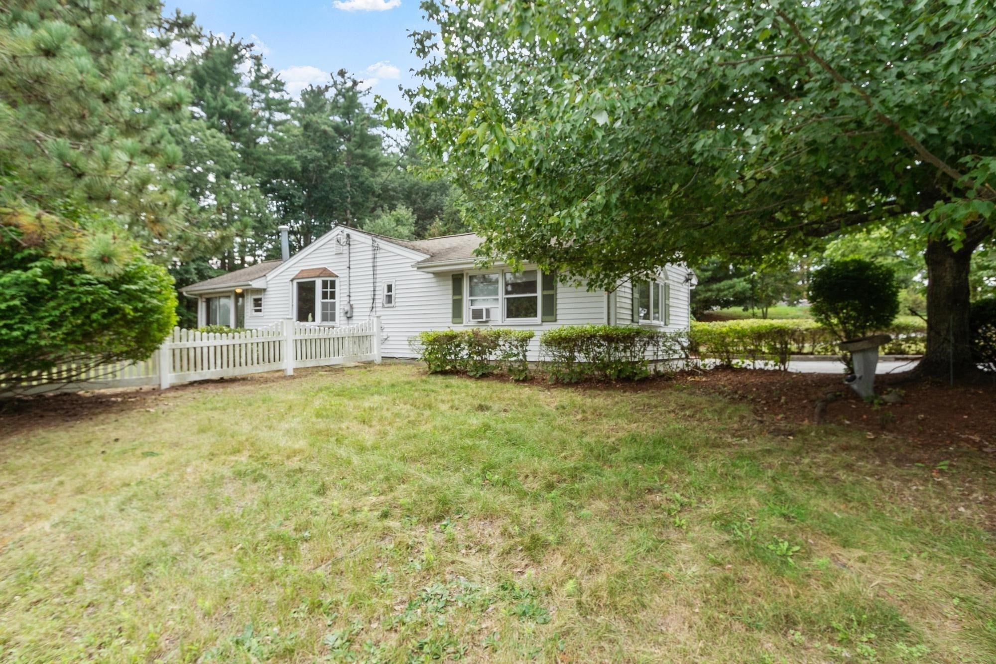 4 Algonquin Rd, Chelmsford, MA, 4 Algonquin Rd, Chelmsford, MA Photo #4