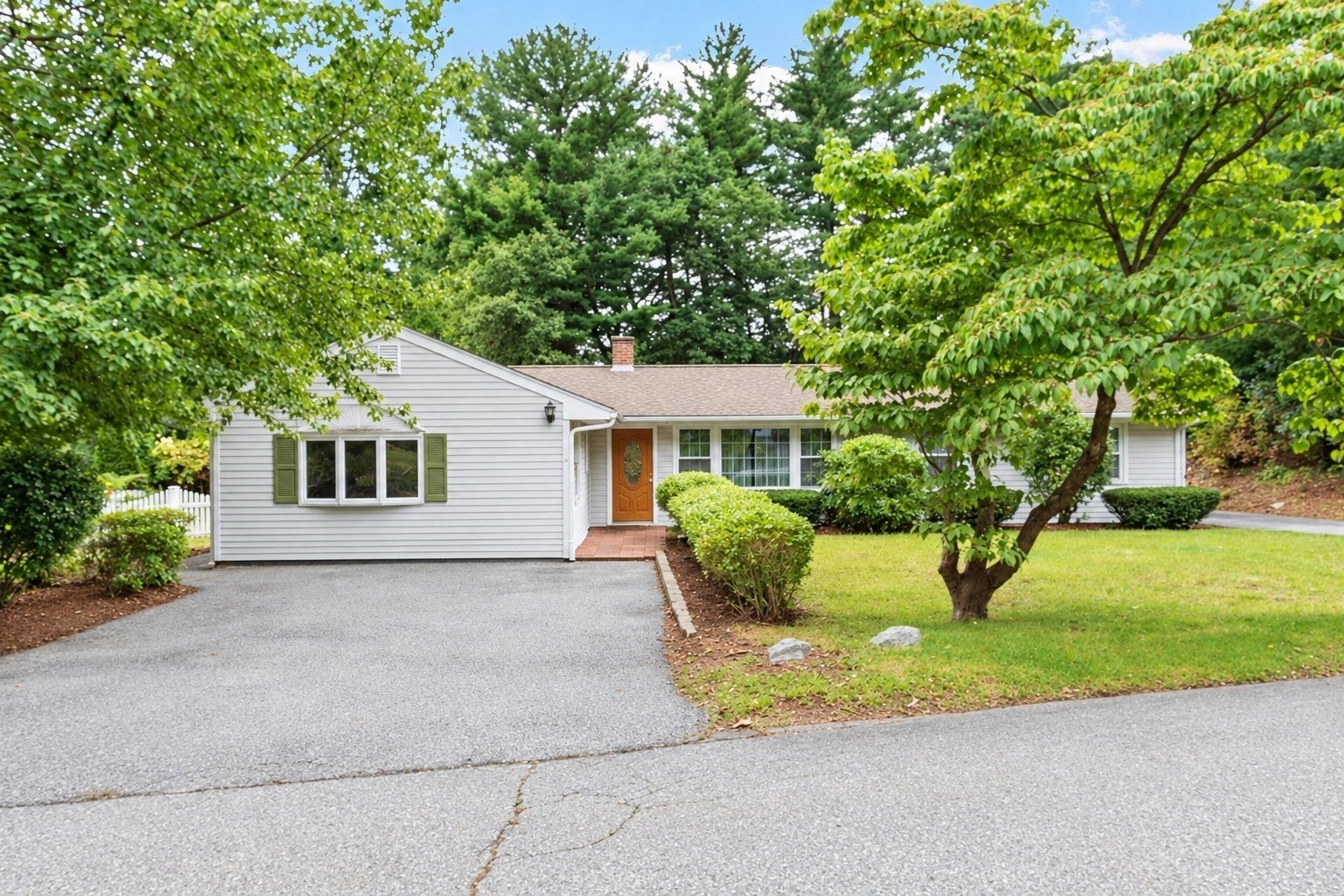 4 Algonquin Rd, Chelmsford MA 01824