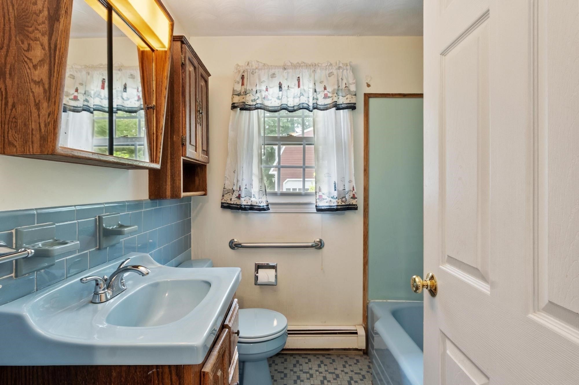 4 Algonquin Rd, Chelmsford, MA, 4 Algonquin Rd, Chelmsford, MA Photo #28