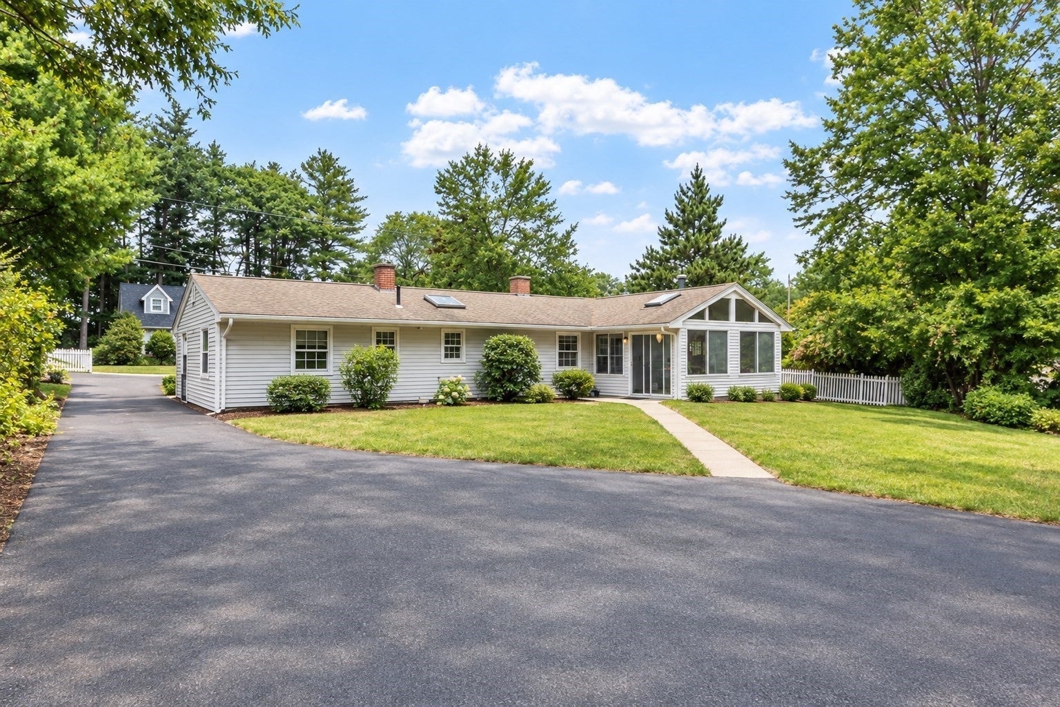 4 Algonquin Rd