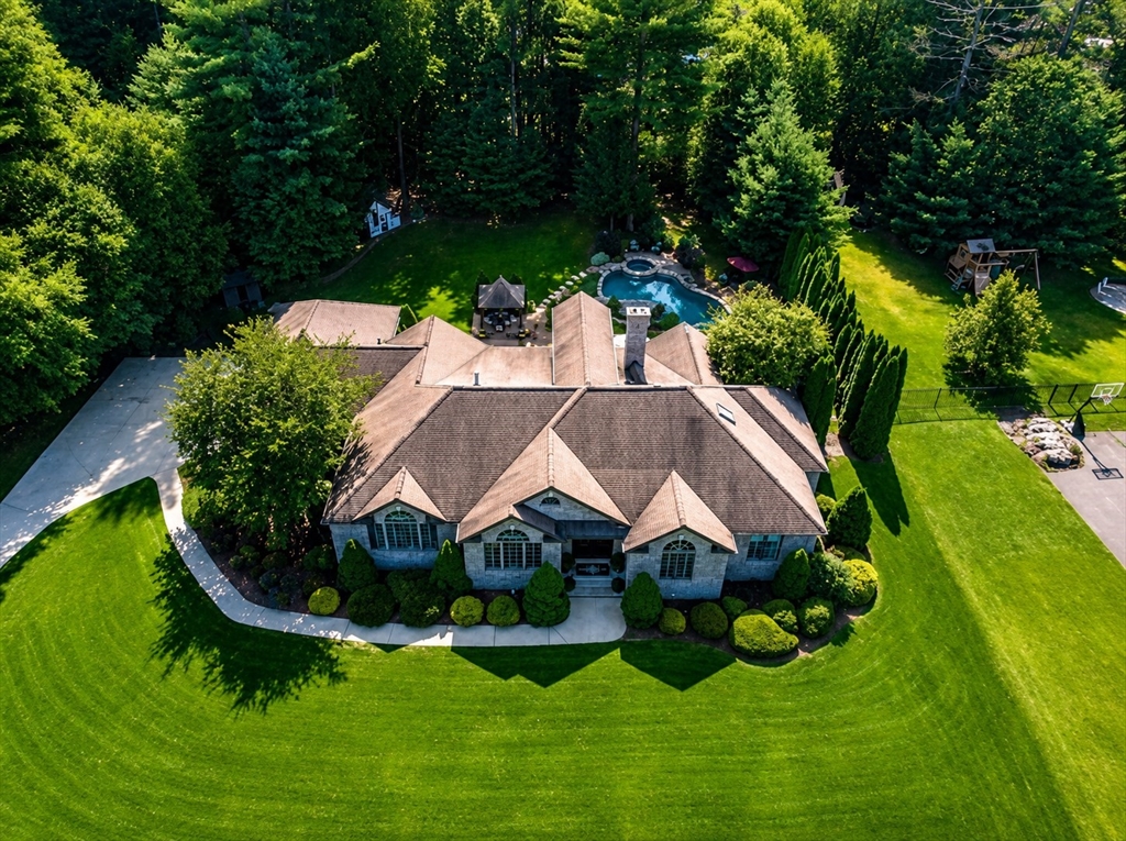 14 Lexington Circle