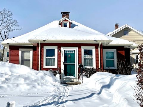 69 Ash Street Reading MA 01867