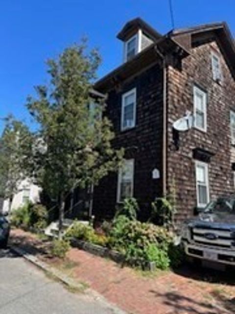 13 Pleasant St Salem MA 01970