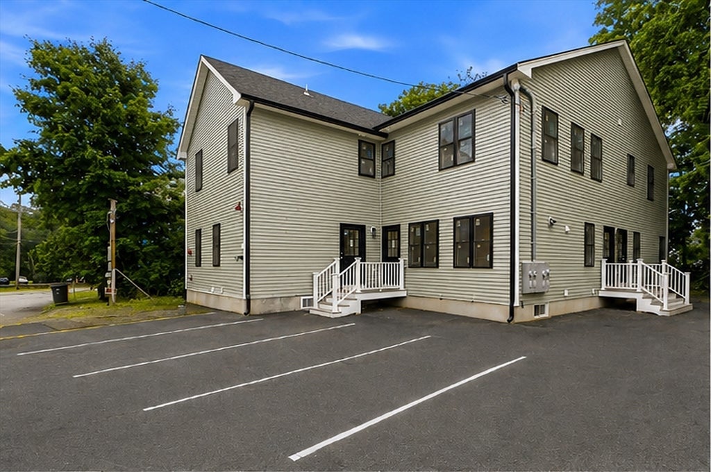 Photo of 4 Mayhew St, Framingham, MA