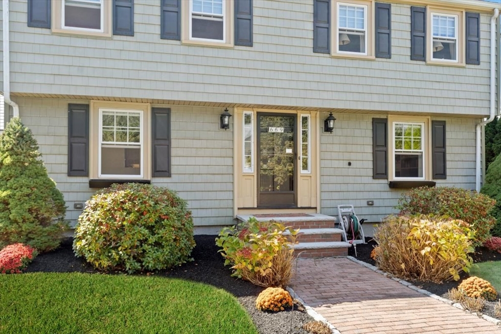 669 Commercial Street