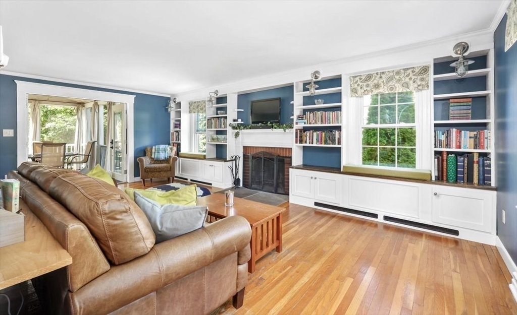 669 Commercial Street