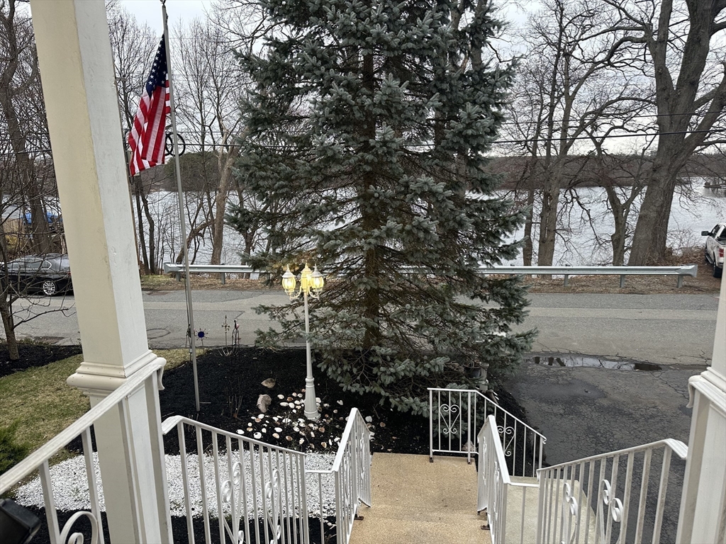 33 Lakeside