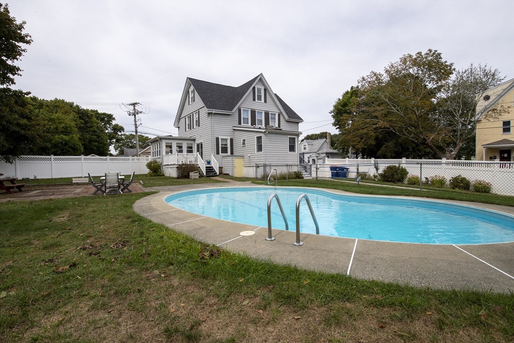 233 Adams St