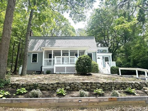 9 Colt Ln Plymouth MA 02360
