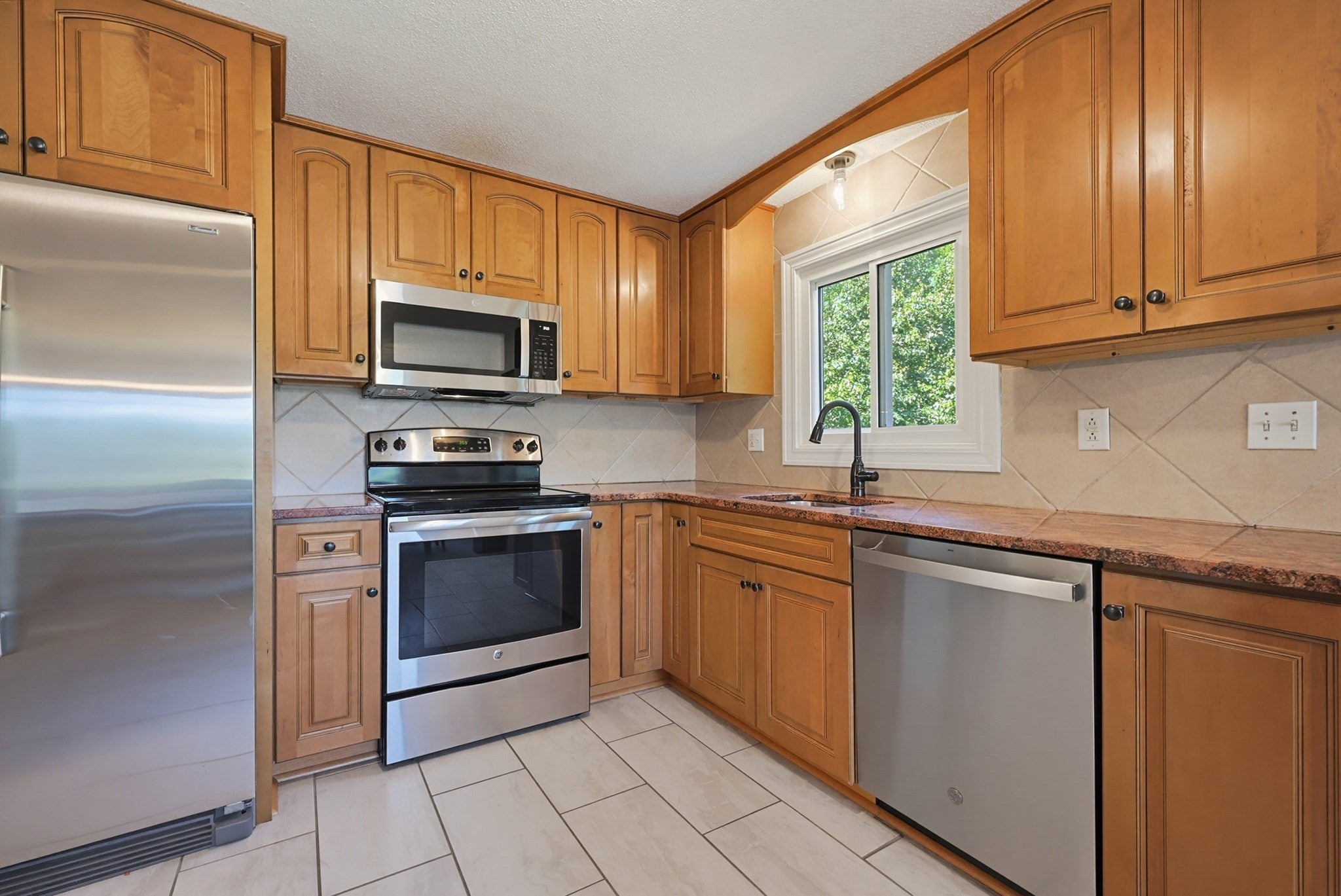 1 Garrison Dr, Plainville, MA, 1 Garrison Dr, Plainville, MA Photo #6