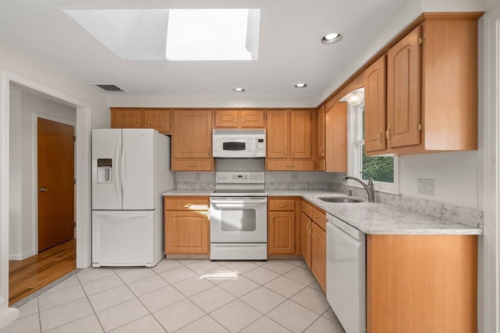31 Phillips Cir, Waltham, MA, 31 Phillips Cir, Waltham, MA Photo #14