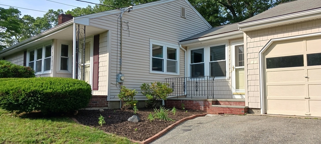 11 Harris St