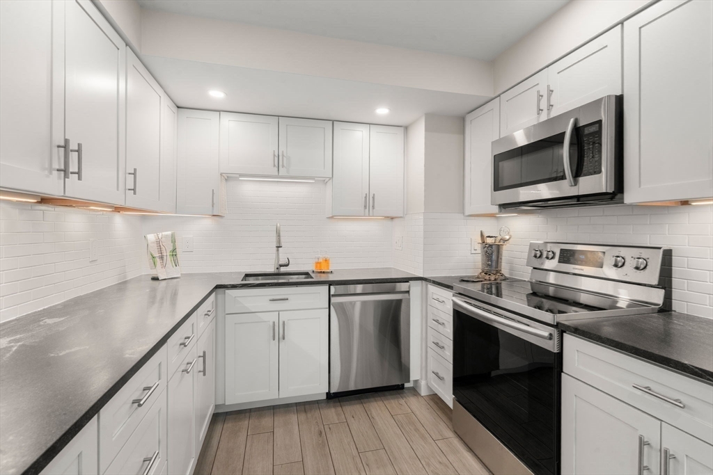 250 Hammond Pond Parkway 604N