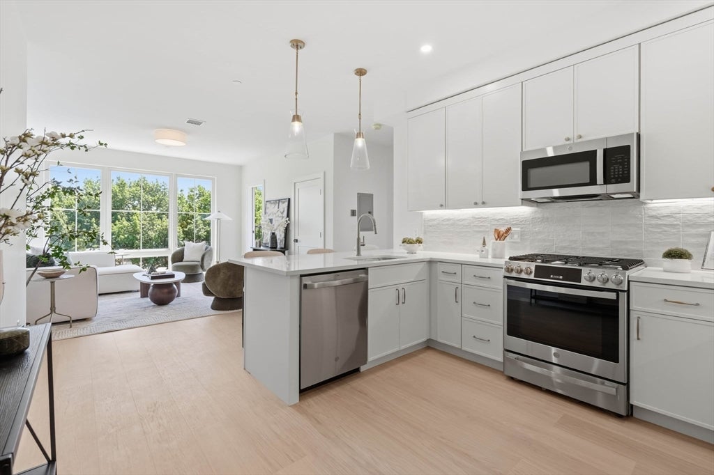 28 Geneva St #202, Boston, MA Photo #10