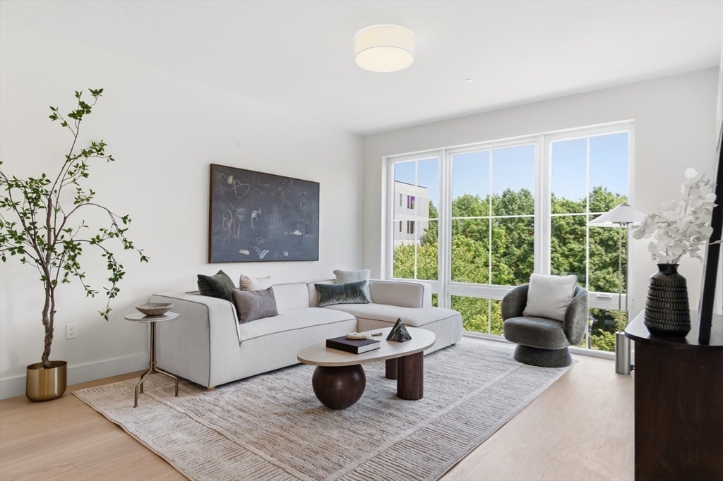 28 Geneva St 202