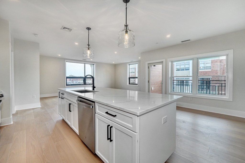 62 Foundry St 305