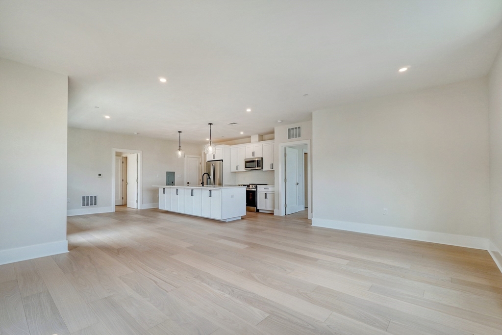 62 Foundry St 305