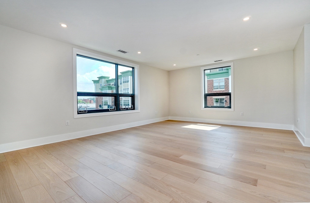 62 Foundry St 305