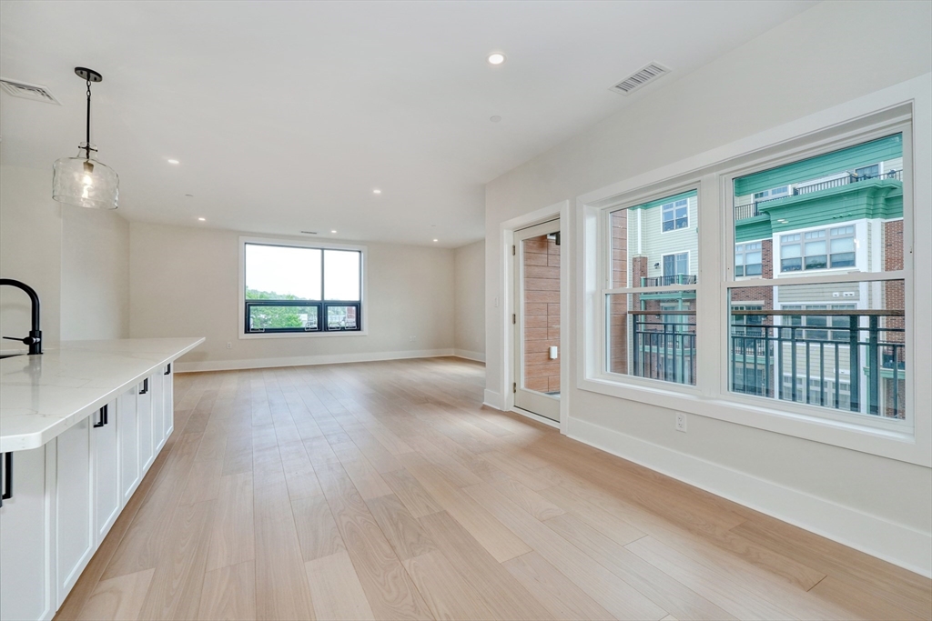 62 Foundry St 305