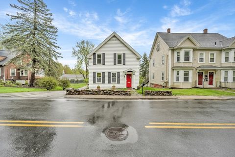 9 Monroe St Amesbury MA 01913