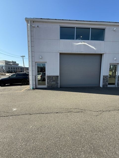 Photo of 586 Pleasant St #1, Watertown, MA 02472 (MLS # 73495416)