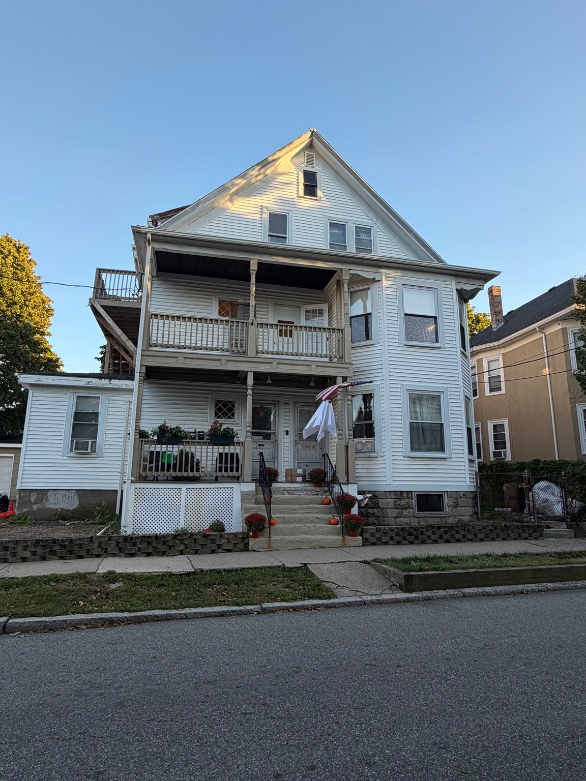 Click for 50 Leach St #2, Salem, MA slideshow