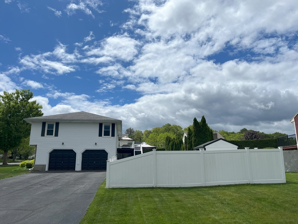 15 Janet Ln