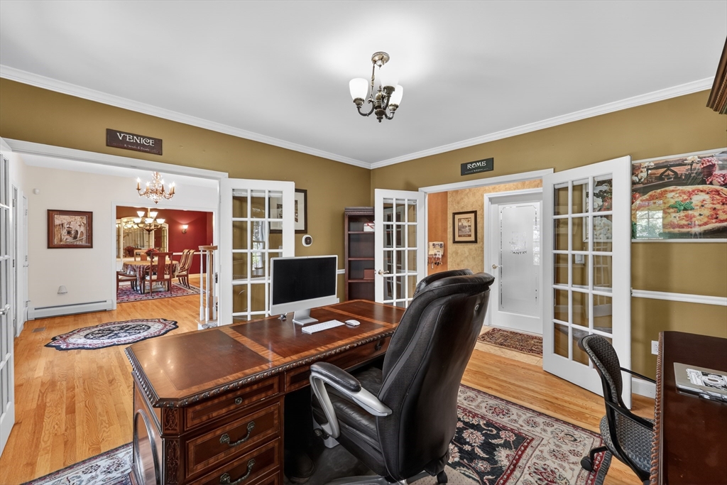 101 Meadowbrook Ln
