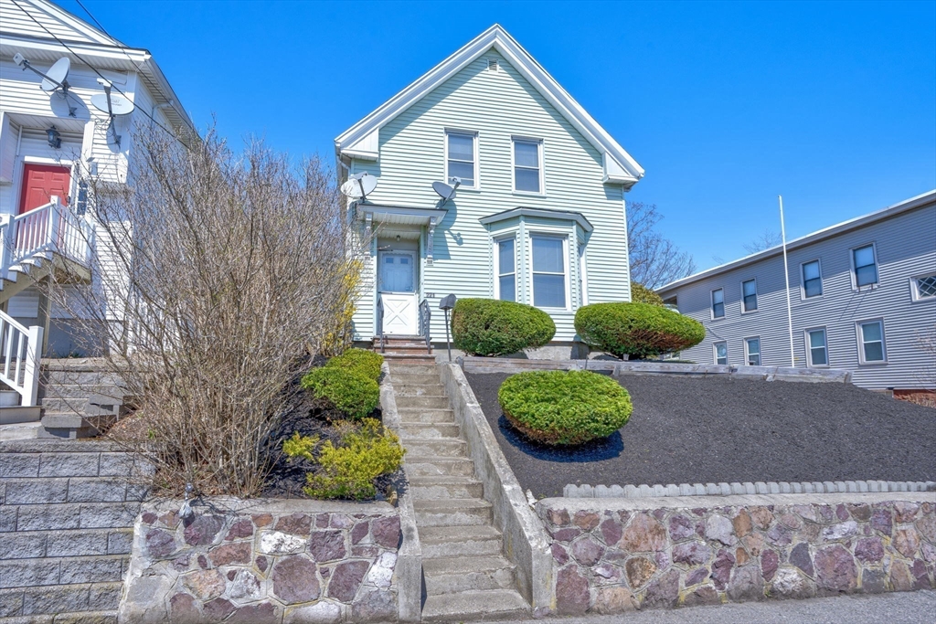 221 Mountain Ave