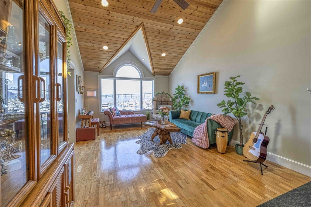 700 Shore Dr 3-306