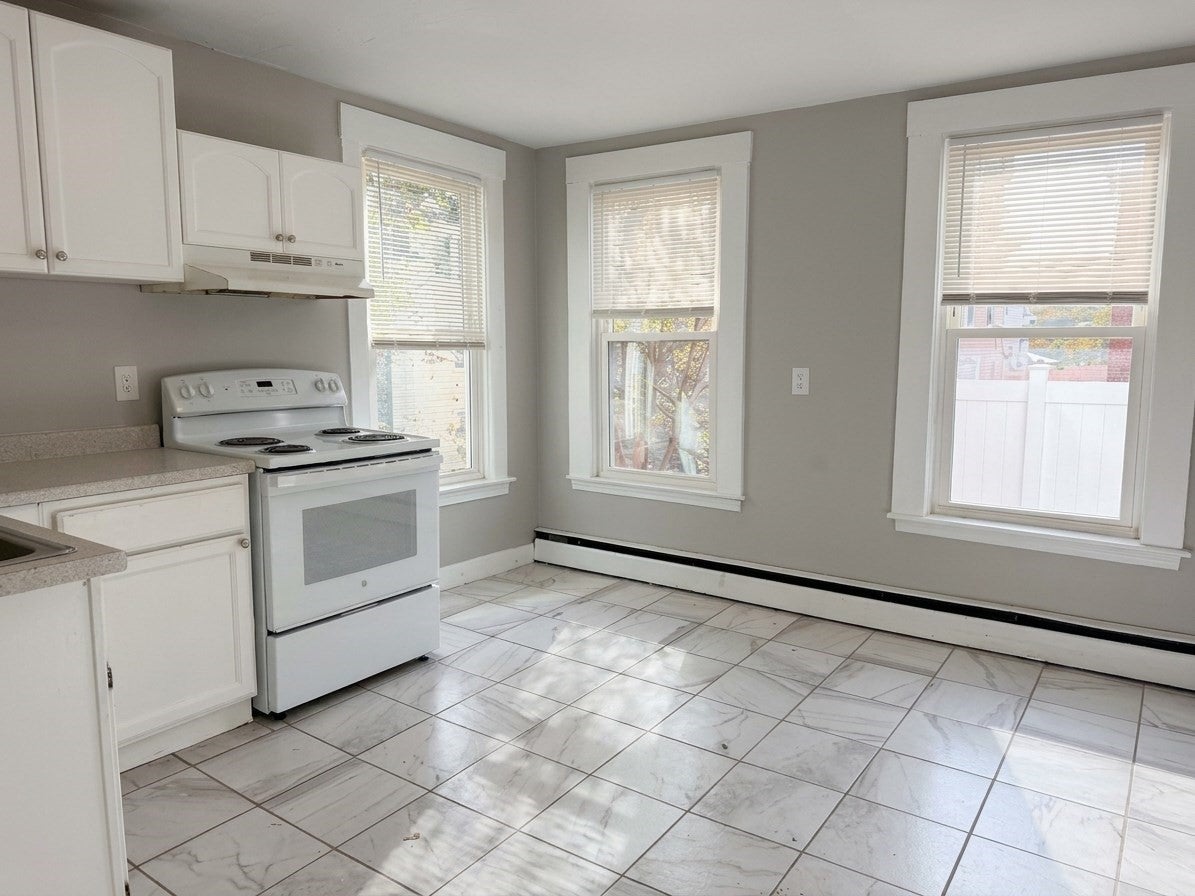 Click for 17 Bond St #B, Fitchburg, MA slideshow