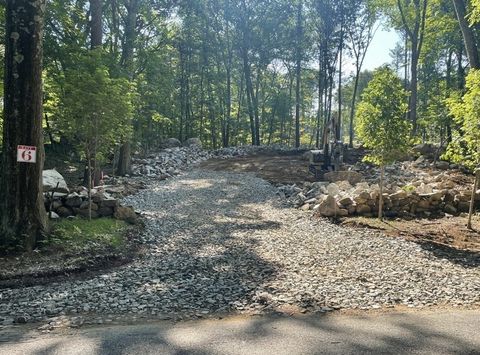 98 Meadow Rd Bolton MA 01740